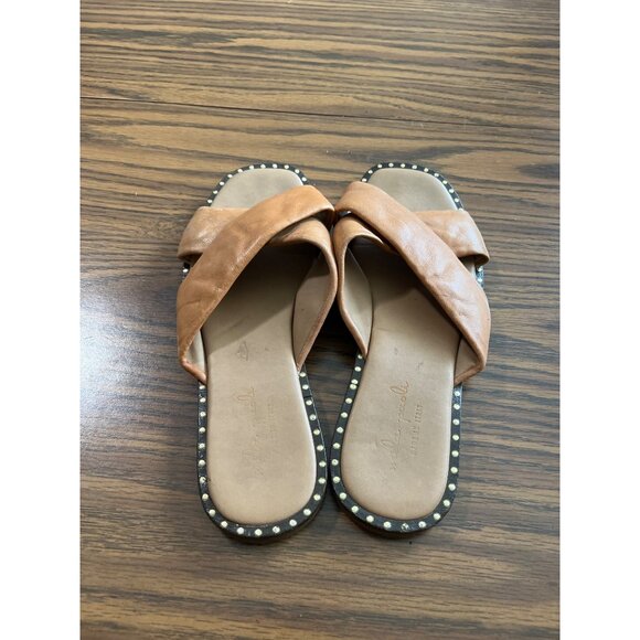 Mila Paoli tan slip on sandal - Picture 3 of 7